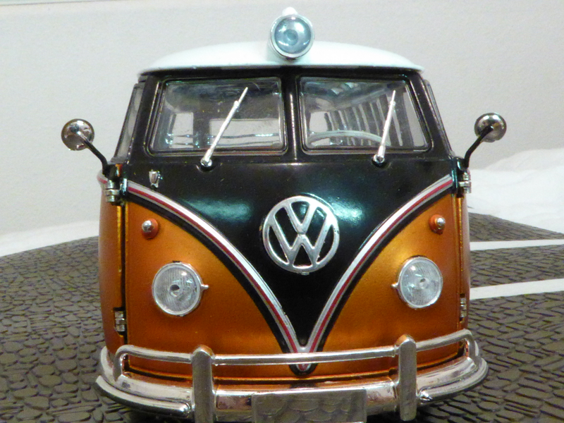 Illustration for article titled LaLD car week : teutonic Tuesday - 1959 VW Microbus Deluxe